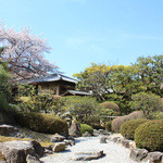 長島 - 庭園の向こうには別館が<2014.04>