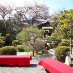 長島 - 庭園には縁台があります<2014.04>