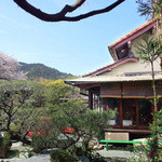 長島 - 庭園から大文字山如意ヶ岳が<2014.04>