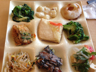 自然食バイキング はーべすと - 2014年4月20日：はーべすと@立川「野菜食べ放題、こんなたくさん客様❗️」