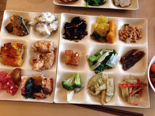 自然食バイキング はーべすと - 2014年4月20日：はーべすと@立川「野菜食べ放題、こんなたくさん客様❗️」