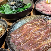 ホルモン焼肉 富や 栄店 - 