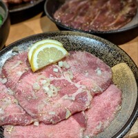 ホルモン焼肉 富や 栄店 - 