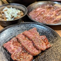 ホルモン焼肉 富や 栄店 - 