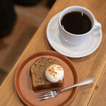 SOMETHING'S COFFEEHOUSE - バナナケーキ