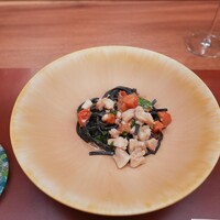北野坂 木下 - イカ墨入りキターラ、北寄貝、甘海老、フルーツトマト