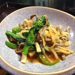 マダム紅蘭 - 菜の花と牛肉の豆板醤炒め