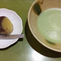 美濃吉 京王新宿店 - 無料ドリンク券でいただいたお抹茶と店内厨房で作られてるという生和菓子