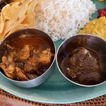 コジコジ - 左 チキンカレー、右 鰹カレー