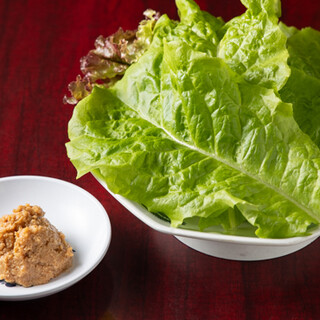 お子様にも人気◎新鮮野菜と鶏肉を使った自家製サンチェ味噌
