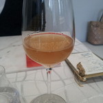 クイントカント - 微発泡の白でした。おっさん都の会話でビオが好きだと思われたのでしょう、最後まで自然派ワインを選んでくれてましたね。アガリにはちょうどよかったです。＾＾