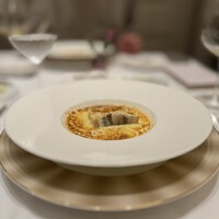 L'ESSOR - 魚料理） 太刀魚とホタテムースのミルフィーユ　グラタン仕立て　サフラン風味