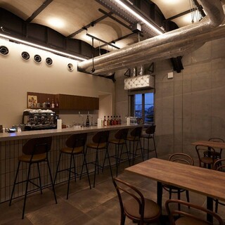 【バーカウンター席:6席】 雰囲気抜群◎大人の雰囲気漂う空間で愉しむカウンター席