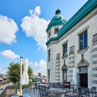 【テラス席：4名様×2卓・3名様×3卓・2名様×2卓】心地よい風を感じられます