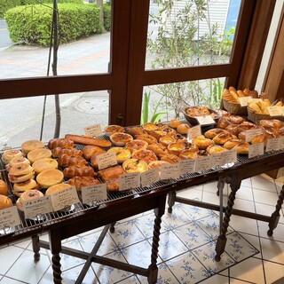 デューカディカマストラのパン販売中