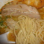 はりけんラーメン - 麺、チャーシュー、鶏団子アップ
