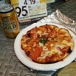 Jack's pizza and burgers - ミックスピザと缶ビール