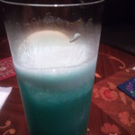 バー クラスター - シェイクが効いており、クリーミーな泡が立ってトロピカルな味