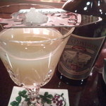 バー クラスター - 透明感あったアブサンが、水を入れることで白濁しました。