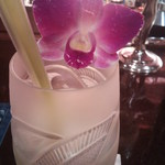 バー クラスター - 蘭の花を飾るところが上品で優美！こうした演出にも手を抜きません！