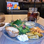 ベジバル チバットリア - サラダプレート＆アイスティー♪（ウエルカムカードも）