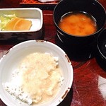 麦とろ、なめこ汁、香の物