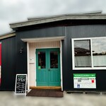 YOSHIZO - 外観
                        こう見えて2F席あり〼