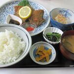 三喜食堂 - かれい唐揚げ830円+大根おろし110円半ライス-100円