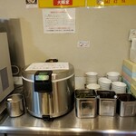 家系ラーメン大輝家 - 終日食べ放題ライスバーコーナー