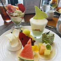 アトモス･イタリアンダイニング - 大好きなメロンとスイカのデザートがいっぱい！パフェはyuyuyuのオリジナルだよ～(๑'ڡ'๑)୨