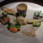 わいん - ４月のランチコース（税込み３８８８円）の春の前菜。稚鮎の唐揚げや南蛮漬けがおいしい