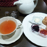 青山ティーファクトリー - 紅茶とスコーンのセット