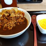 吉野家 - 料理写真:黒カレー（トッピングにオムタマゴ）