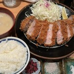 とんかつ檍 銀座8丁目店 - 肩ロースかつ定食300g2200円