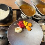 一体感 - 和牛カレー（辛口）、ルー・ご飯大盛 2,300円