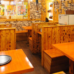牛道楽 - テーブル席
