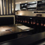 わいん - シックな店内。ビルの外観の雰囲気とは大違いです