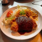 洋食の店 南海 - 濃度の高いデミソース　カラシは有りません