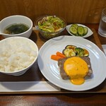 キッチン ブルー グローブ - 牛挽肉とイベリコ豚と里芋のテリーヌ　チェダーチーズとピンクペッパーのソース