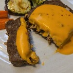 キッチン ブルー グローブ - テリーヌをカット