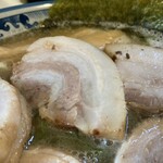 中華そば 華丸 - このチャーシューたちがスープに馴染むと、嗚呼。