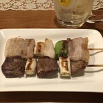 やき鳥かねまる - 豚精肉（120円）、タン（120円）