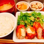 パルファン - 本日のごはん　小鉢は大根の煮物ときのこのマリネ