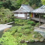 あさば - 部屋から能舞台を見降ろす