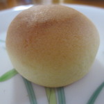 鶴屋菓子舗 - 皿に乗せたところ。