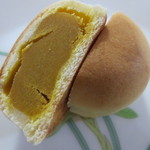 鶴屋菓子舗 - かぼちゃの餡にチーズのコクが確かにありました。