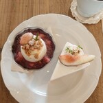 喫茶 tameiki - いちじくとカシスのレアチーズ 680円、いちじくのショートケーキ 720円✨上から。