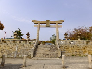 さんぽう穀ワリー - 海側から鳥居を見ています