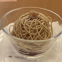 スプレンディード - パティシエがその場で作ってくれるカシスモンブラン