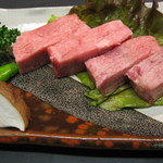焼肉 カルビ亭 - 熟成黒牛タン塩焼き